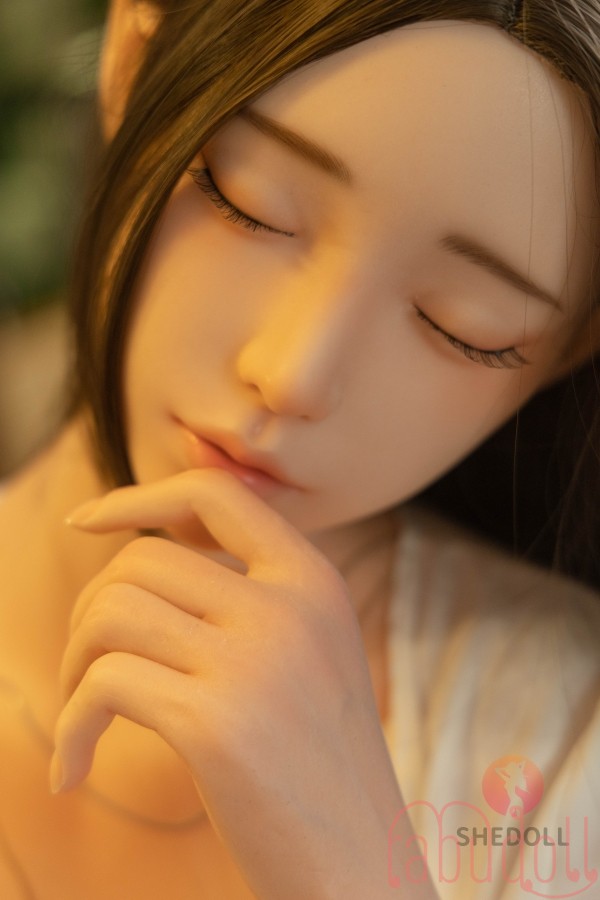  睡眠版巨乳 瞑り目 アジア美人 セックス人形
